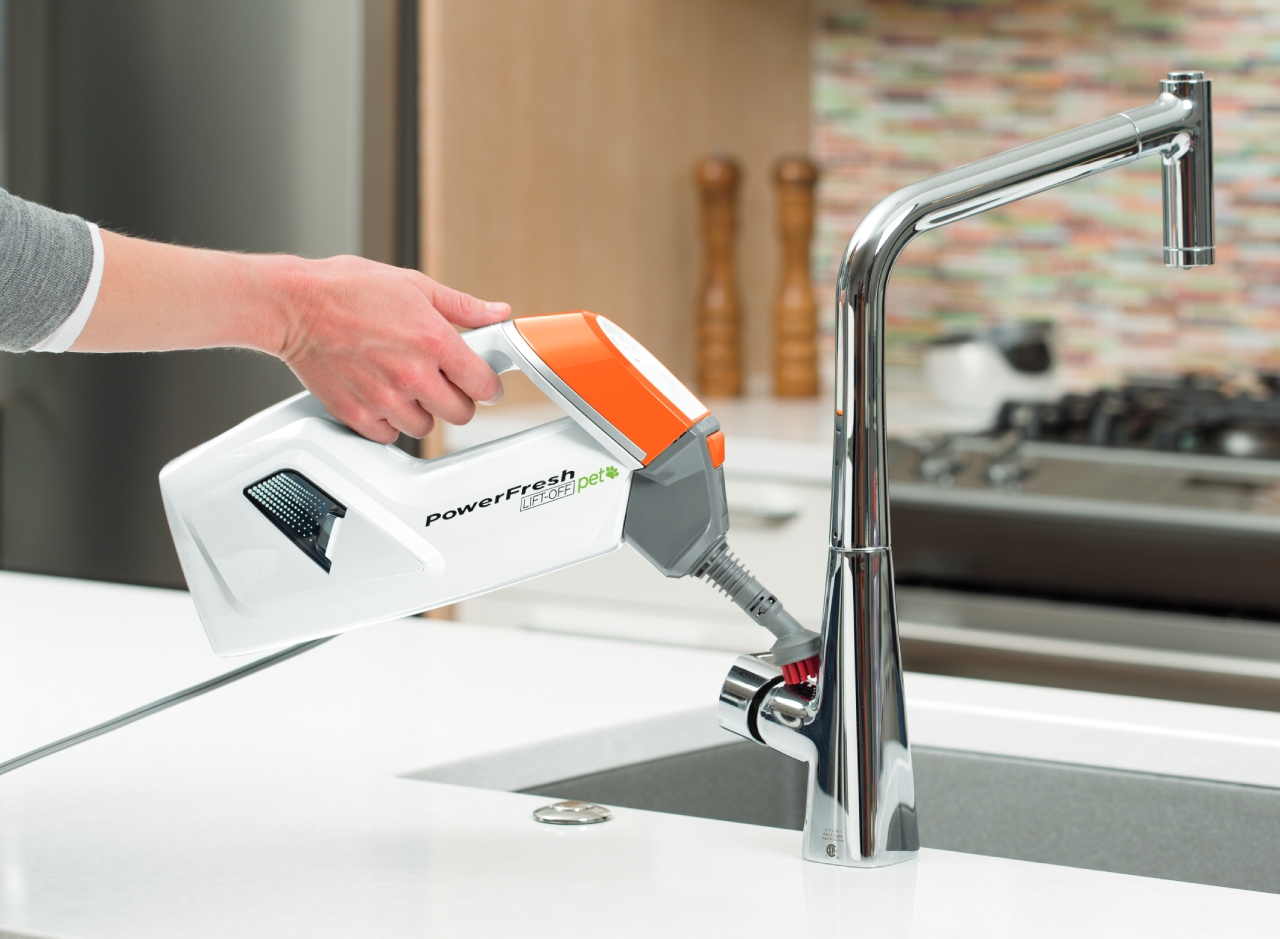 Detachable white and orange PowerFresh Lift-Off hand unit is visibly labeled PowerFresh Lift-Off pet.